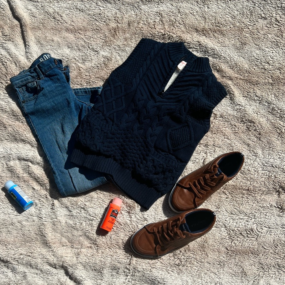 Navy blue sherpa lined vest. Partial zip, 2 front pockets. Size 6/7.